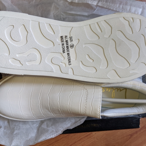 Shoes 👟 - Picture 2 of 2